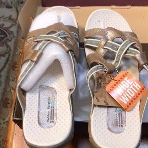 Skechers  reggae sandals